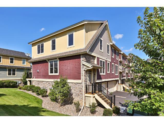Building Photo - Beautiful, Well-maintained 3 Bed/2.5 Bath ...
