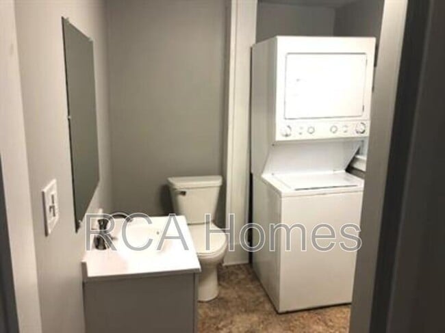 Building Photo - 1011 Dreier Pl