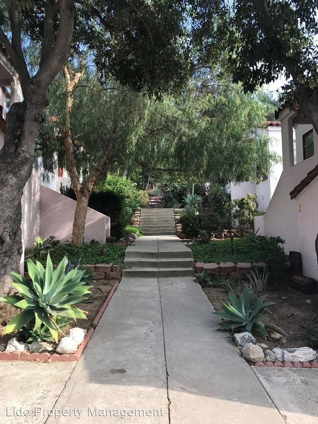 Building Photo - 2216-2220 Echo Park Ave