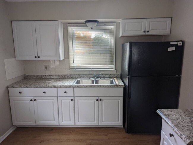 Foto del edificio - Villard Ave - 8129-31 W