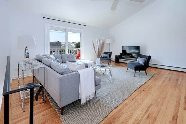 Foto del edificio - 622 Fairfield Beach Rd