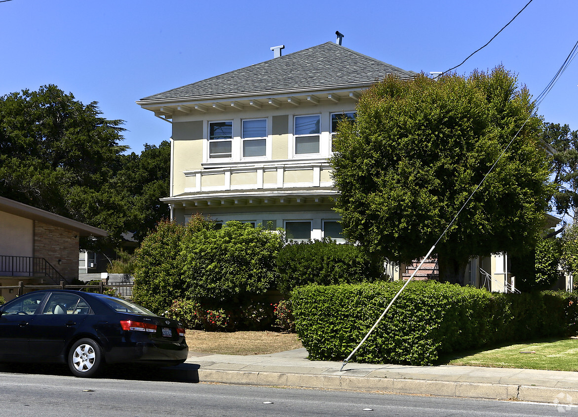 Building Photo - 606 N San Mateo Dr