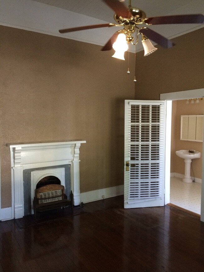 Foto del edificio - 3 bedroom, 2 bath Historic Home Near Downt...