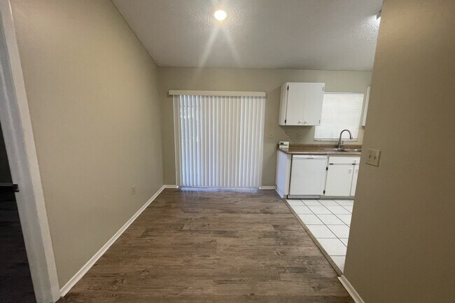 Building Photo - 1820 Ellington Ct