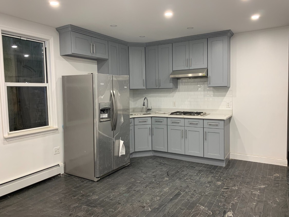 Primary Photo - 71 Irving Pl