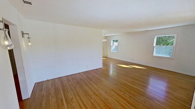 Foto del edificio - Desirable 3 Bedroom, 2 Bathroom house in S...