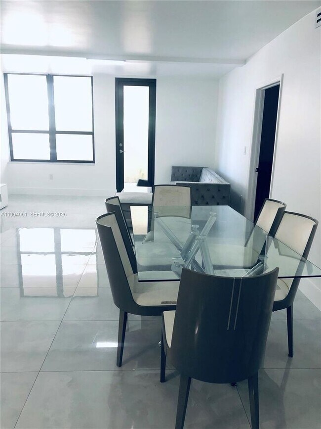 Foto del edificio - 10185 Collins Ave