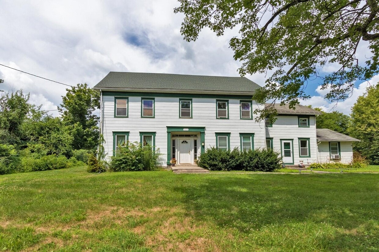 Primary Photo - 5635-5639 NY-82