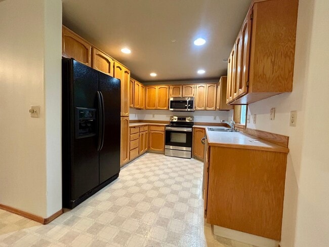 Building Photo - Welcome to your new home! MOVE IN SPECIAL