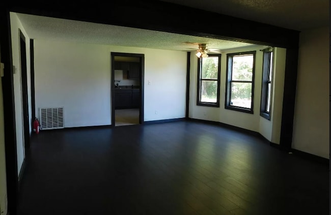 Foto del edificio - 3115 W 40th St