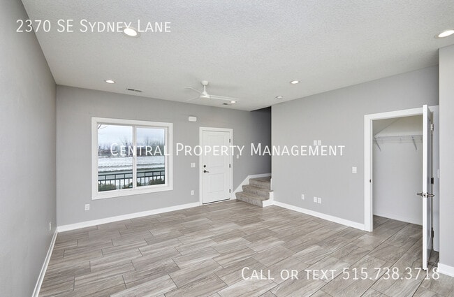 Building Photo - 2370 SE Sydney Ln