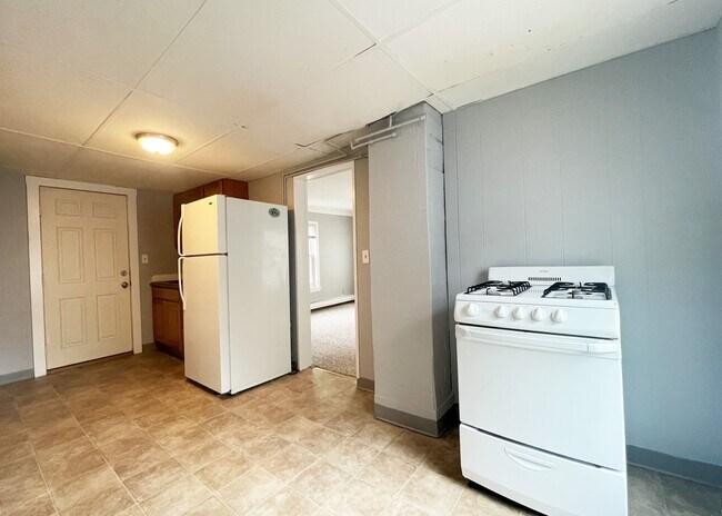 Building Photo - 35 Milton St