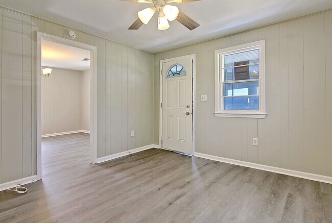 Foto del edificio - Modern Retreat Minutes from Downtown Charleston
