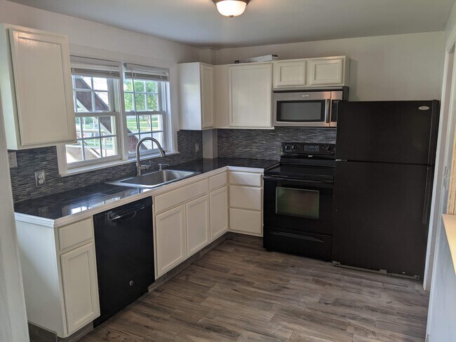 Dishwasher and microwave in unit - 510 W G St