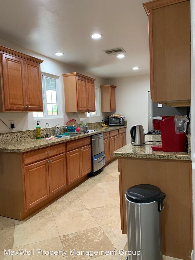 Building Photo - 4 br, 3 bath House - 9822 Monogram Ave.