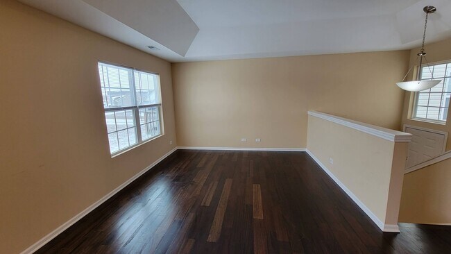 Foto del edificio - UPGRADED 2 BEDROOM, 2 BATH HAMPSHIRE TOWNH...