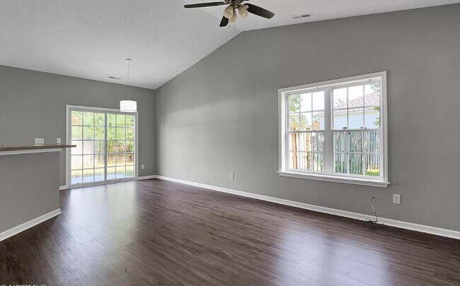 Foto del edificio - 1136 Ashcroft Dr NE