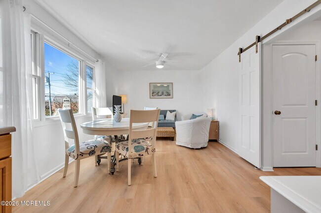 Foto del edificio - 548 Washington Blvd