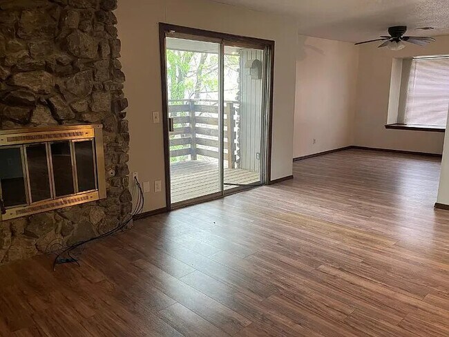Foto del edificio - 3411 Cameron Ct
