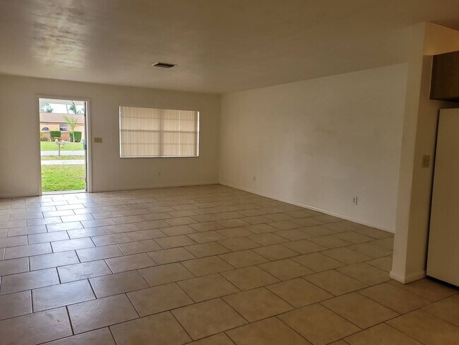 Foto del edificio - WR-30 Oaks Duplex- FOR SALE