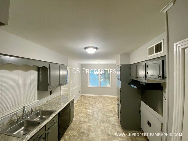 Building Photo - Beautiful Refinished Hardwood Floors