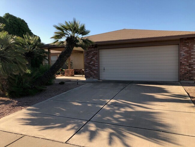 Building Photo - Lovely Home in 45+ Active Adult Resort Com...