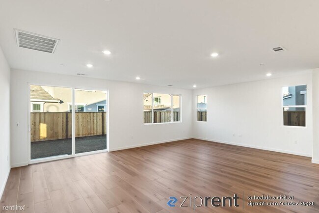 Building Photo - 3 br, 2 bath House - 5449 Spring Mountain ...