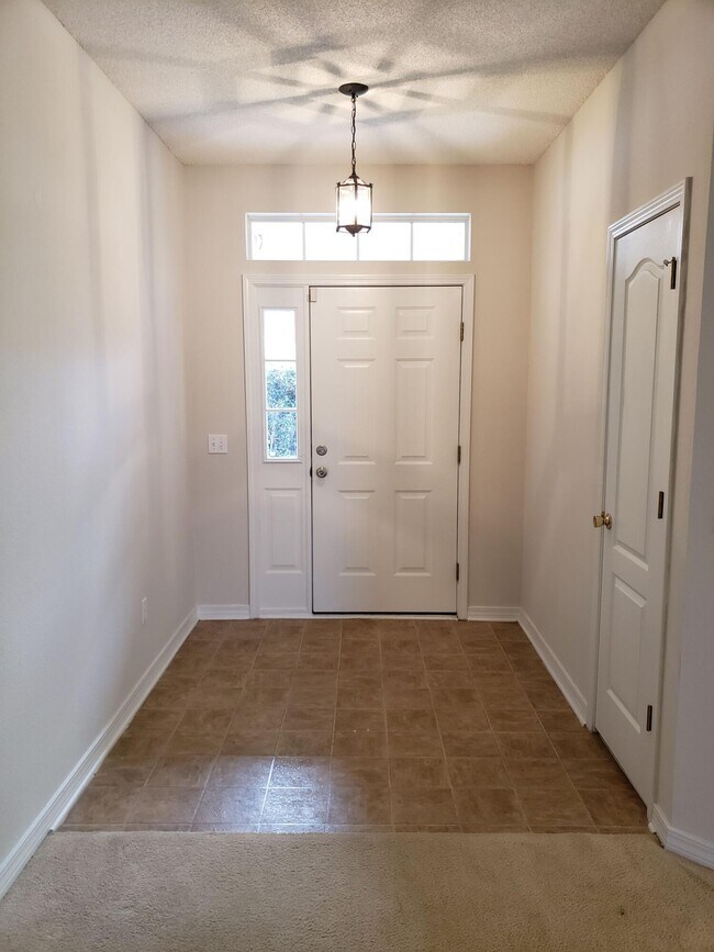 Building Photo - 2045 Catline Cir