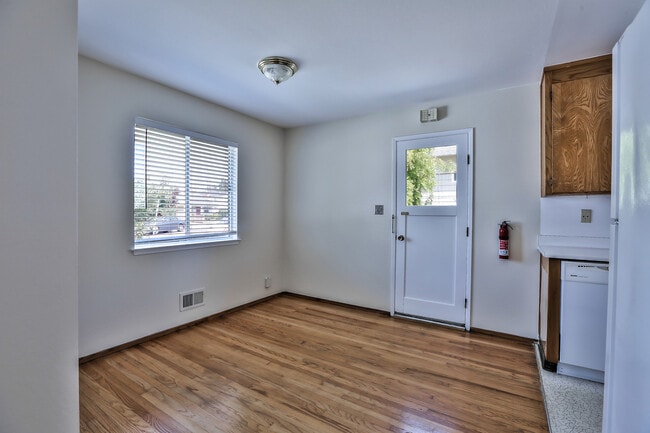 Building Photo - 751 Laurel Ave
