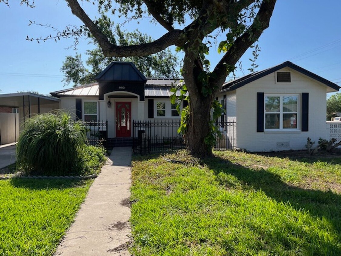 Primary Photo - 802 N 5th St