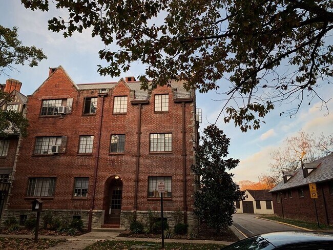 Building Photo - 6708 Chestnut St- B3