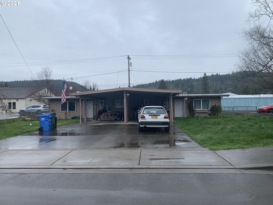 273 E Everett Ave Unit 273, Sutherlin, OR 97479 Apartments in