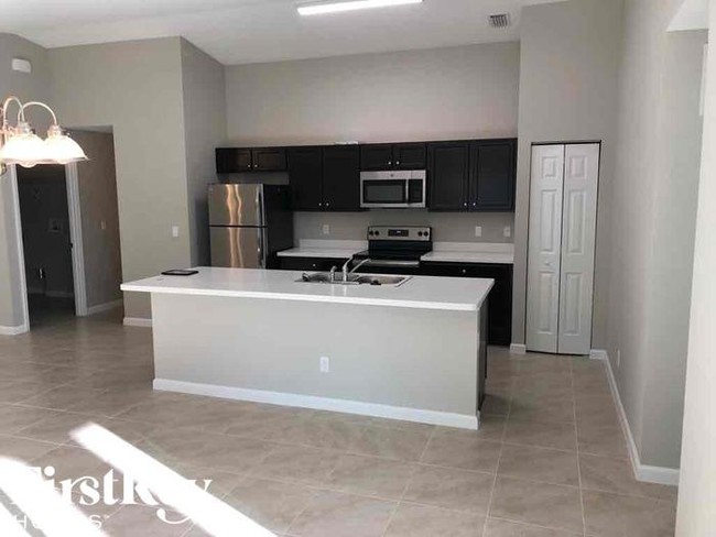 Building Photo - 4502 SW Yamada Dr