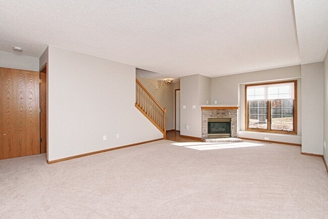 Building Photo - Large 2-bedroom condo on Iowa City's west side