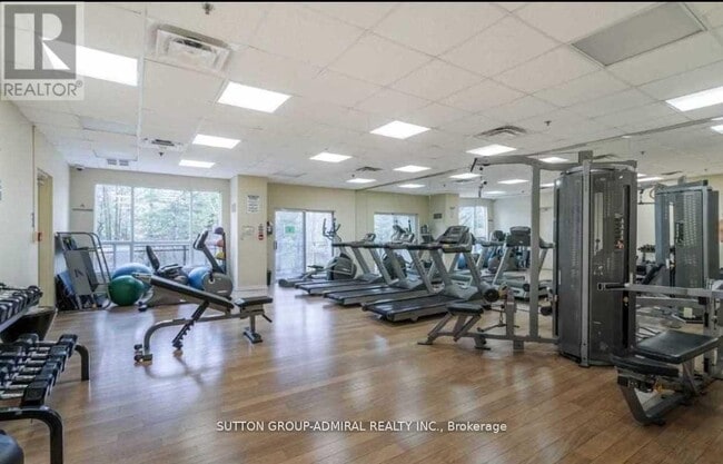 Building Photo - 2 Maison Parc Ct