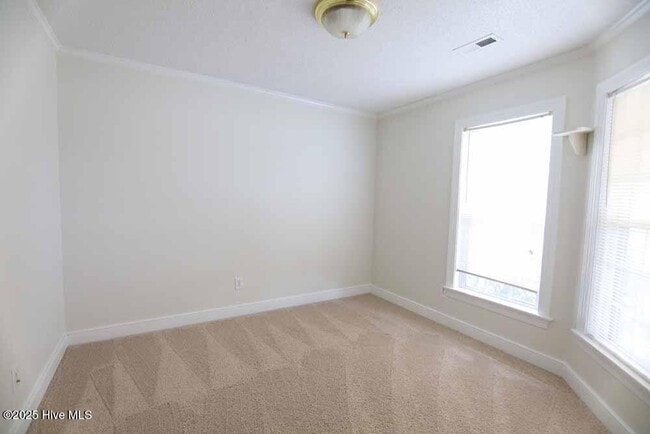 Building Photo - 173 Emily Dr