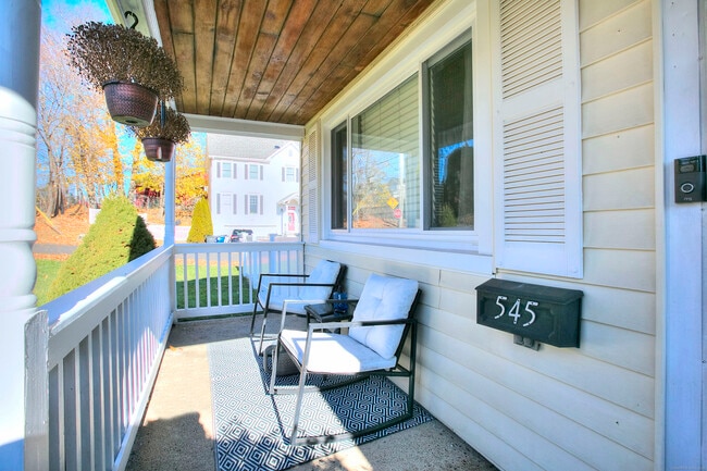 Foto del edificio - 545 Old Stratfield Rd