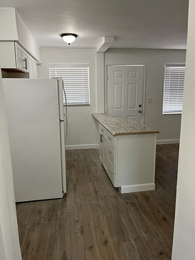 Foto del edificio - Northeast Point Properties