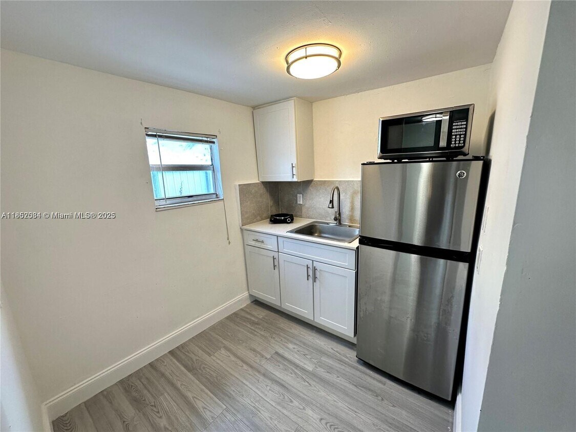 Foto principal - 341 NW 61st Ave