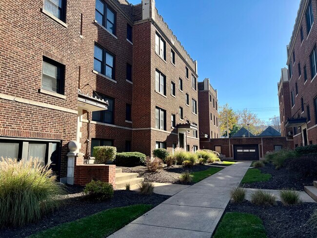 Building Photo - 4368 Lindell Blvd - Philip H. Barron Realty