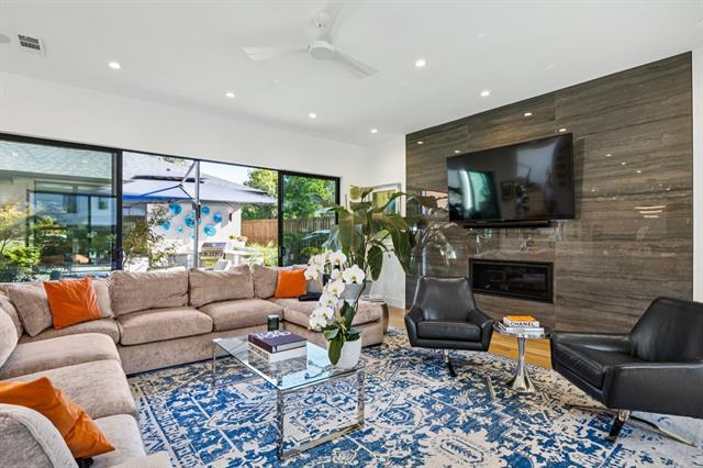 Foto del edificio - 9733 Mixon Dr