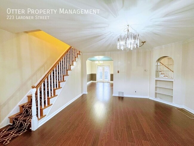 Building Photo - 223 Lardner St