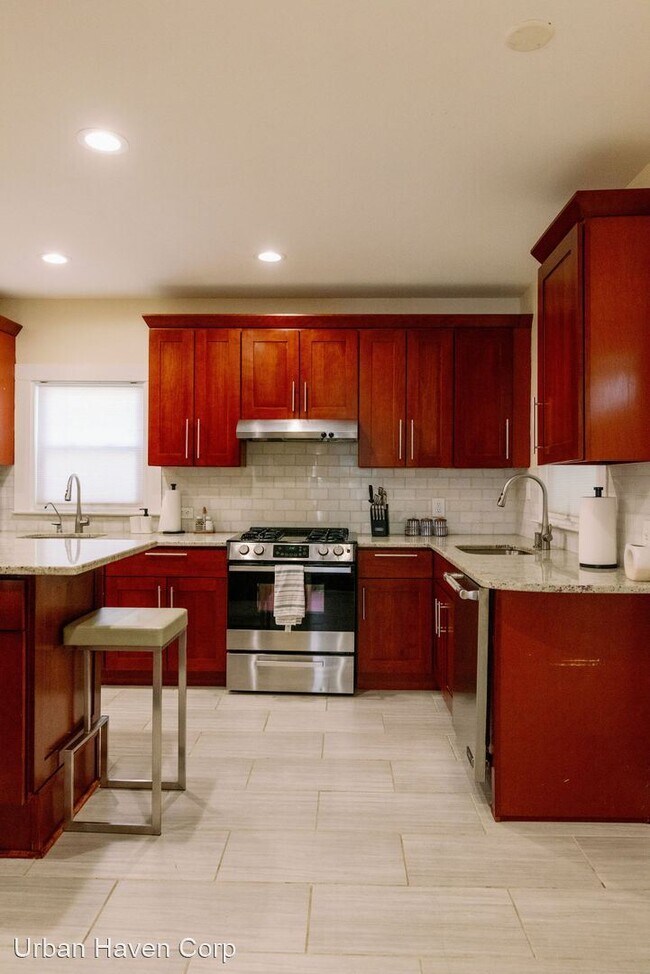 Building Photo - 5 br, 2.5 bath House - 409 NORTON PARKWAY