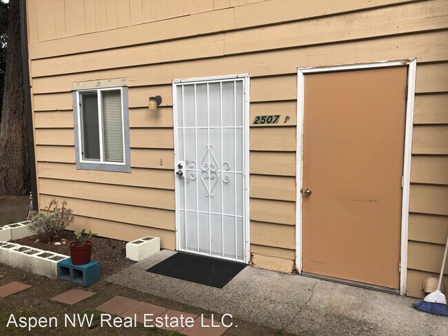 Foto del edificio - 2 br, 1 bath House - 2507 1/2 B Street