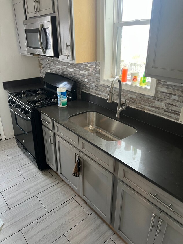 Building Photo - 525 Normandy Ave