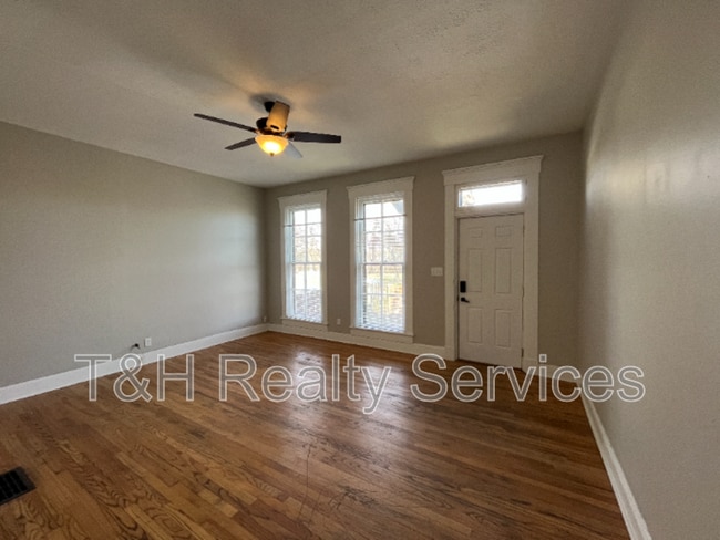 Building Photo - 631 Prospect St