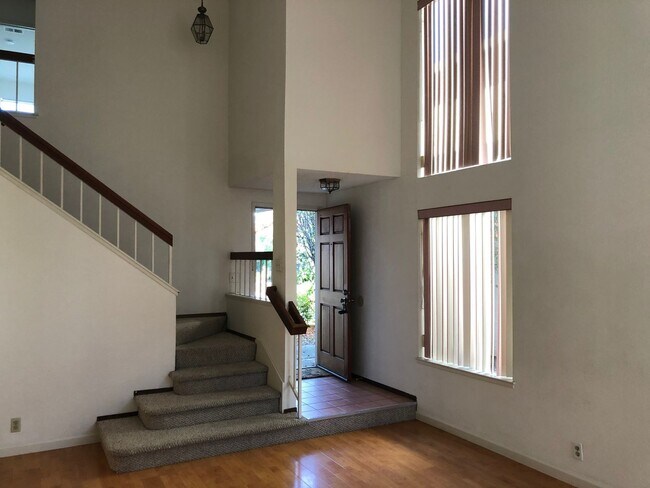 Building Photo - 4 bedrooms SFR in Blossom Valley, San Jose