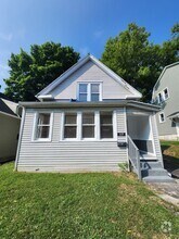 Building Photo - 17 Riverview Pl