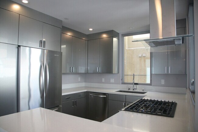 Foto del edificio - 310 16th Pl
