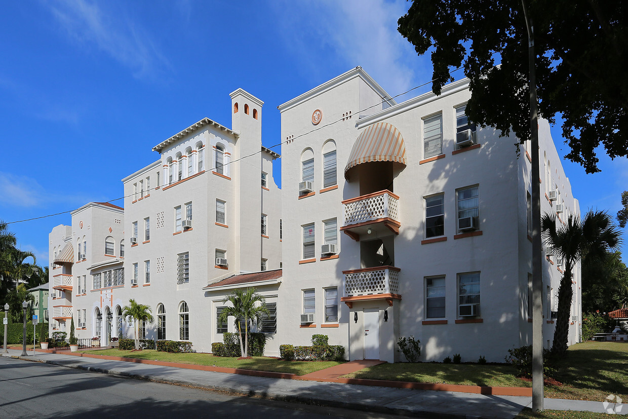 Primary Photo - El Cid Apartments